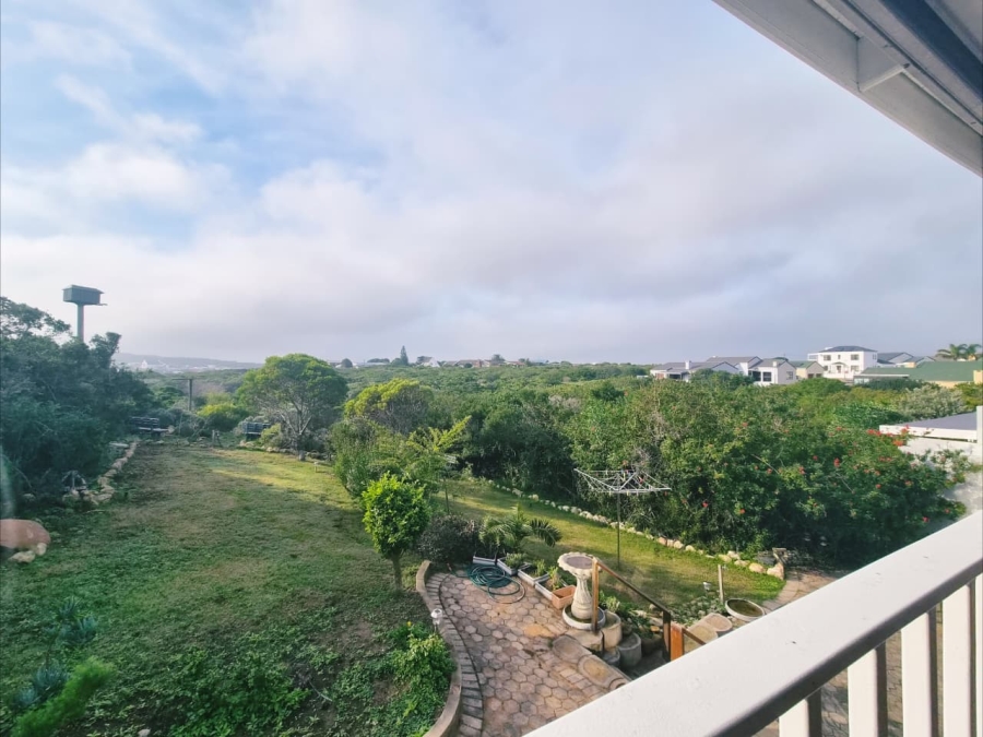 4 Bedroom Property for Sale in Stilbaai Wes Western Cape